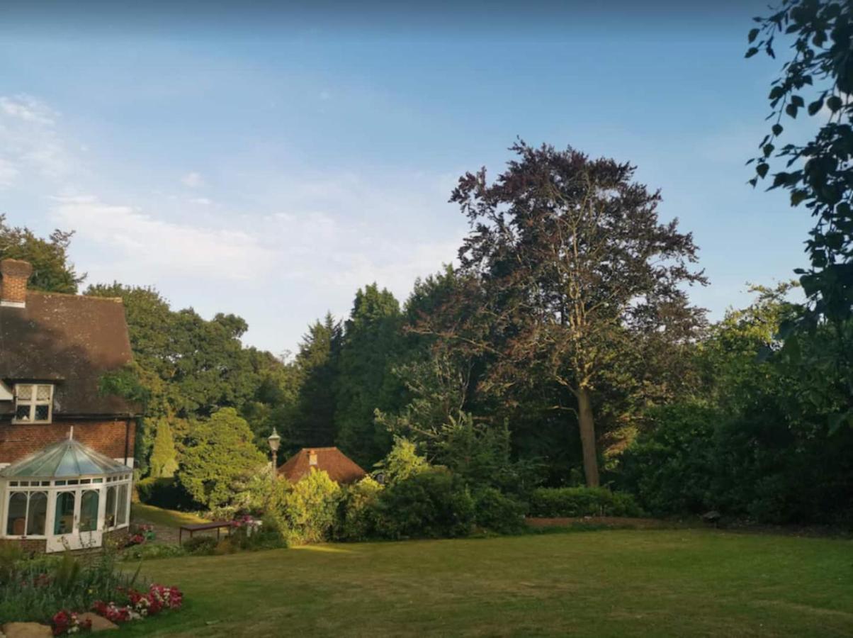 Peaceful Retreat Hideaway Surrey Apartman Esher Kültér fotó