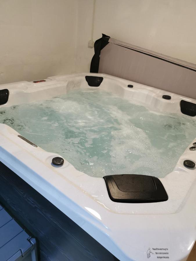 Peaceful Retreat Hideaway Surrey Apartman Esher Kültér fotó
