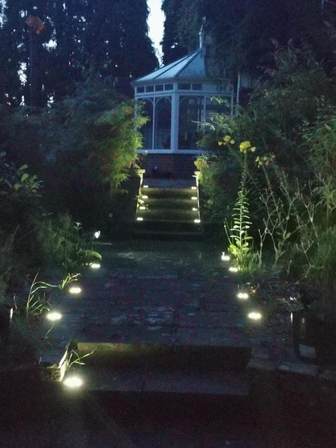 Peaceful Retreat Hideaway Surrey Apartman Esher Kültér fotó