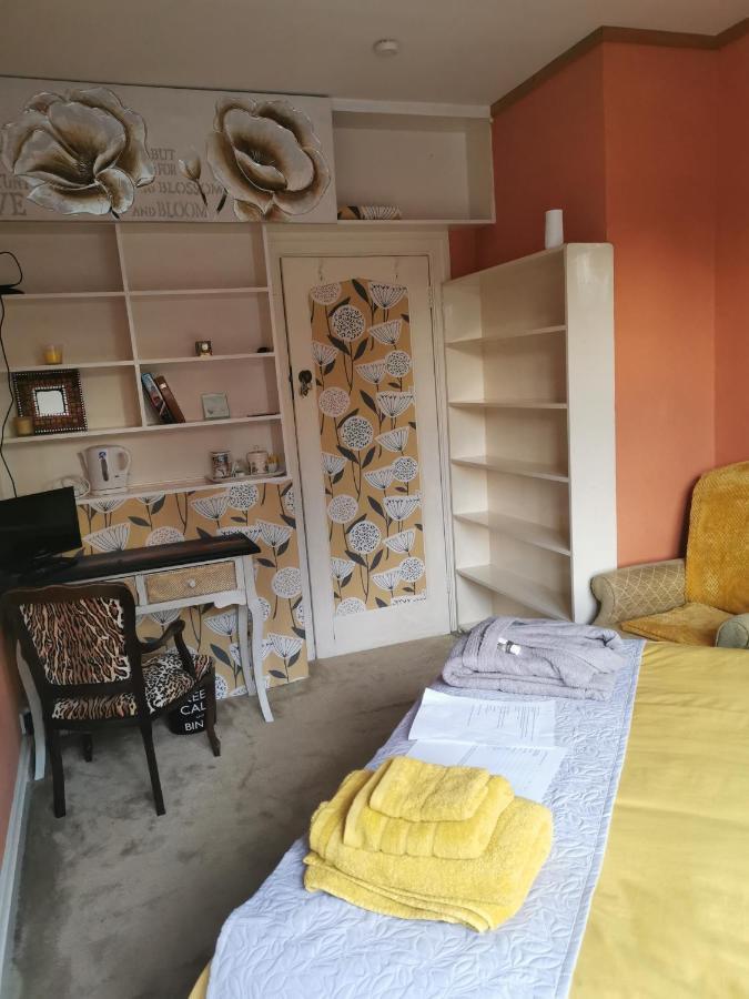 Peaceful Retreat Hideaway Surrey Apartman Esher Kültér fotó