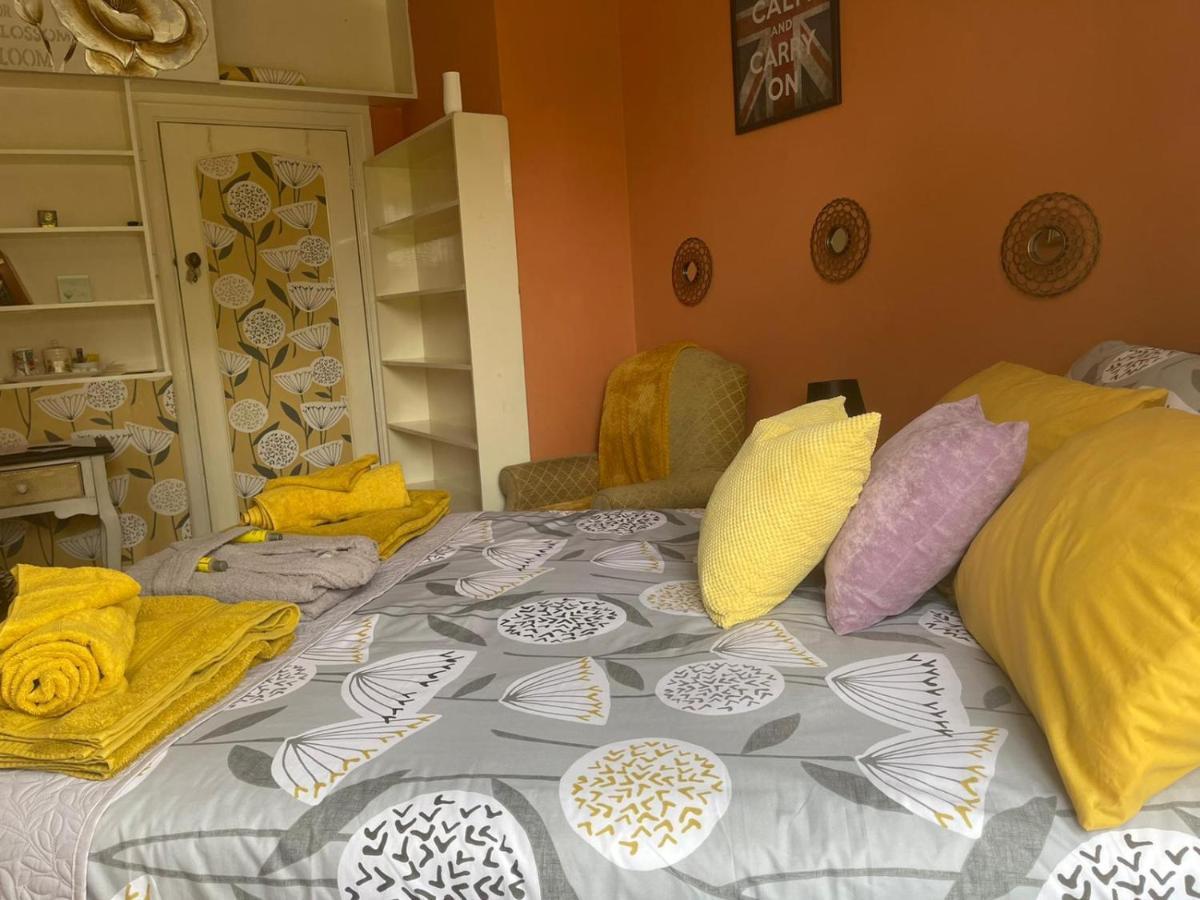 Peaceful Retreat Hideaway Surrey Apartman Esher Kültér fotó