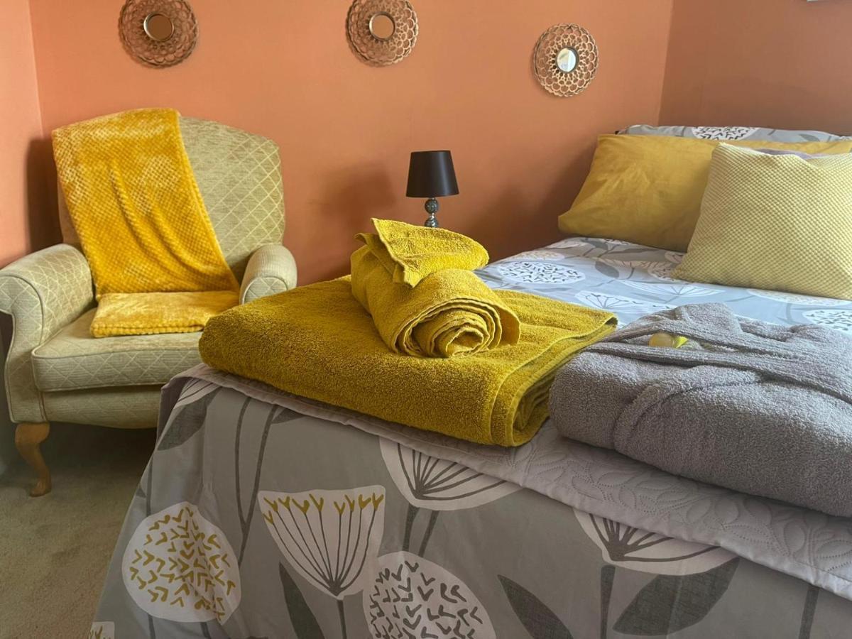 Peaceful Retreat Hideaway Surrey Apartman Esher Kültér fotó